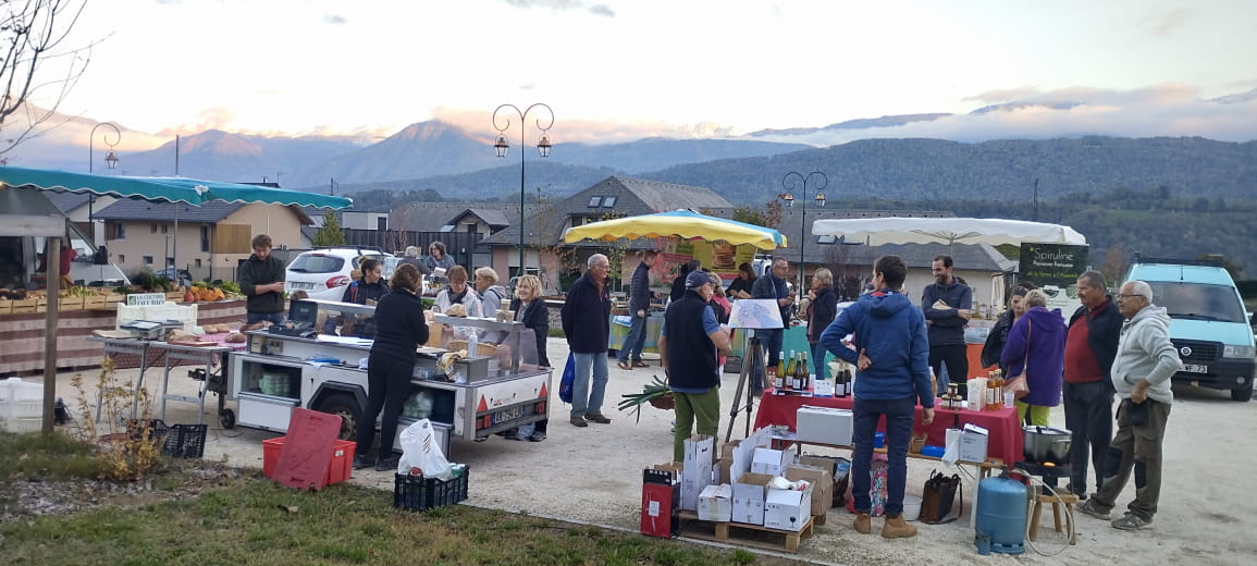 Petit marché mensuel de producteurs locaux, Cruet