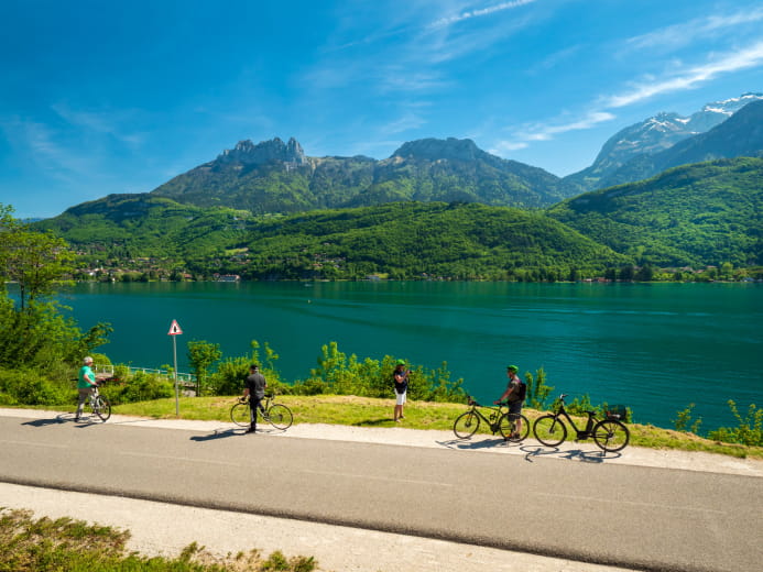 Balade à vélo sur les rives du lac d'Annecy