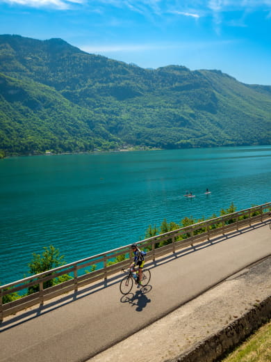 Balade à vélo sur les rives du lac d'Annecy