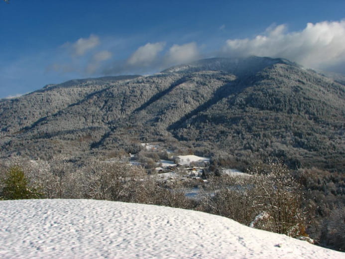 Vue enneigée sur le massif de Belledonne